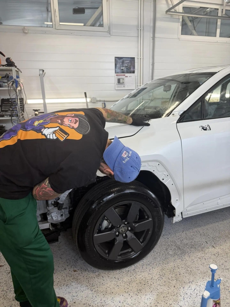 Toyota RAV4: оклейка кузова защитной плёнкой